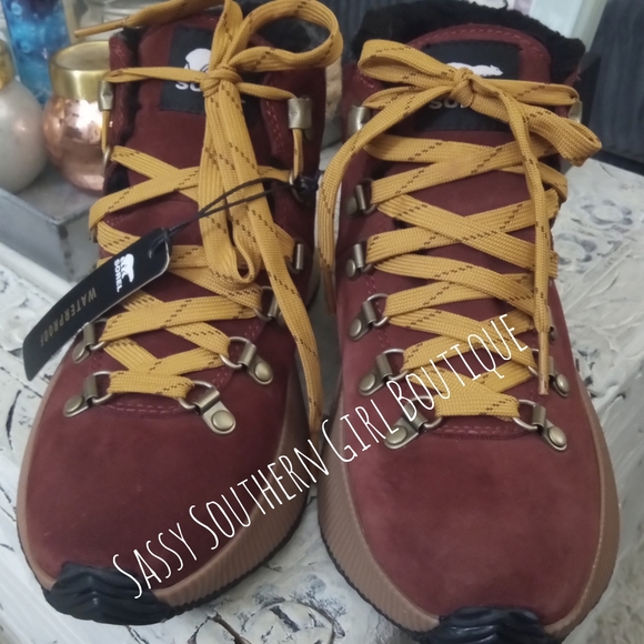 🆕⭐ Women's SOREL Out and About III Suede boots - Picture 9 of 15
